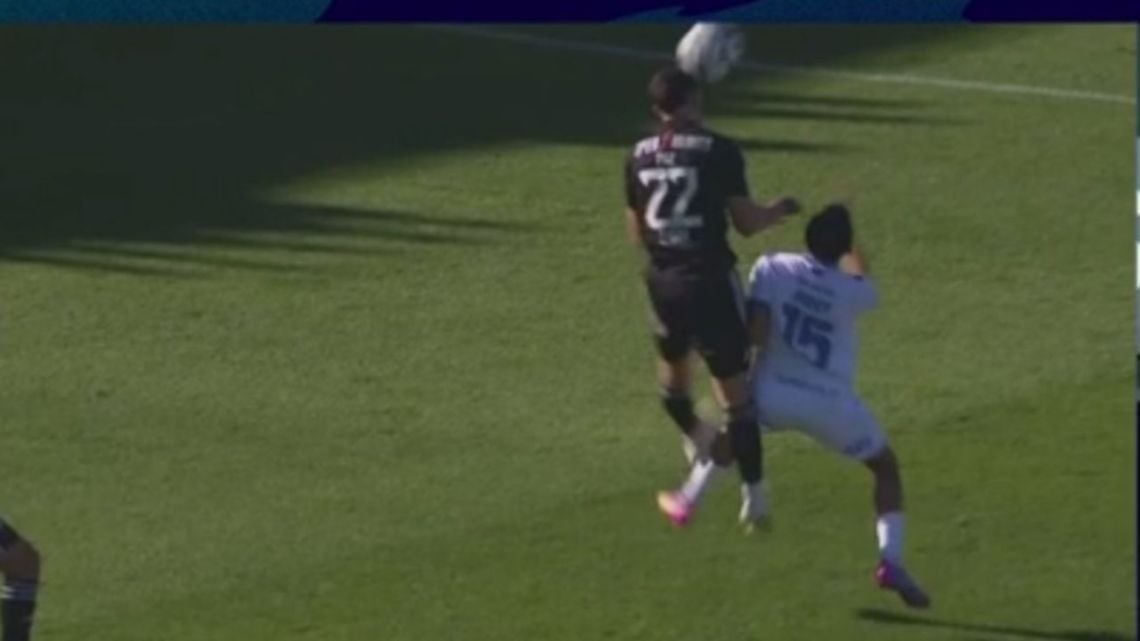 El invicto de Vélez quedó atado con y hasta el VAR se metió en la discusión
