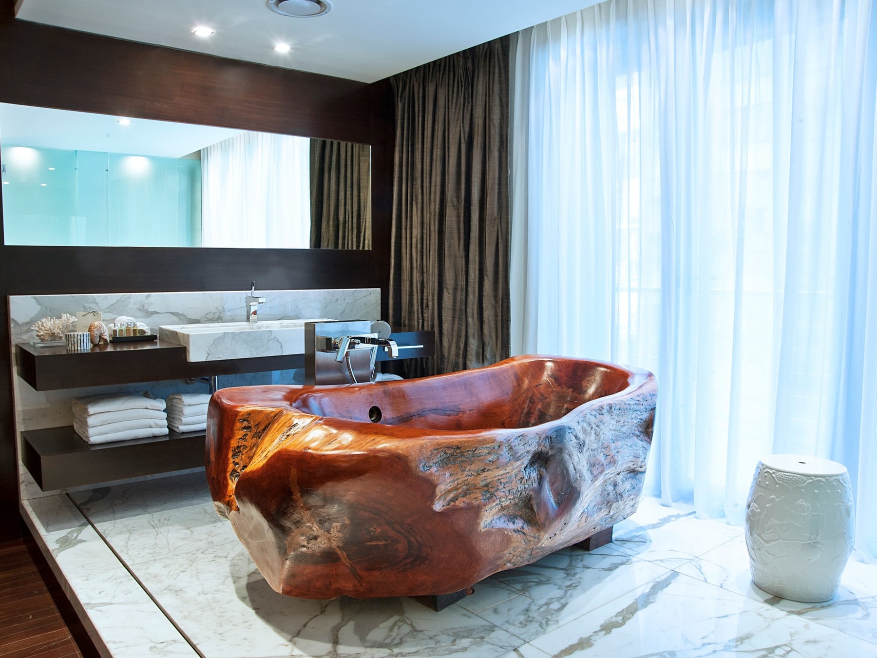 Recoleta, vino y roble francés: el hotel boutique que rinde homenaje al Malbec