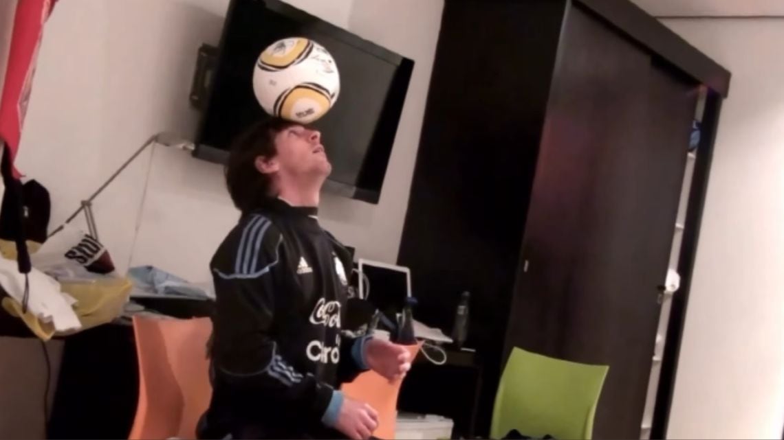 El Messi que le hacía jueguitos a la Jabulani en patas y dejaba mudo a todo el búnker