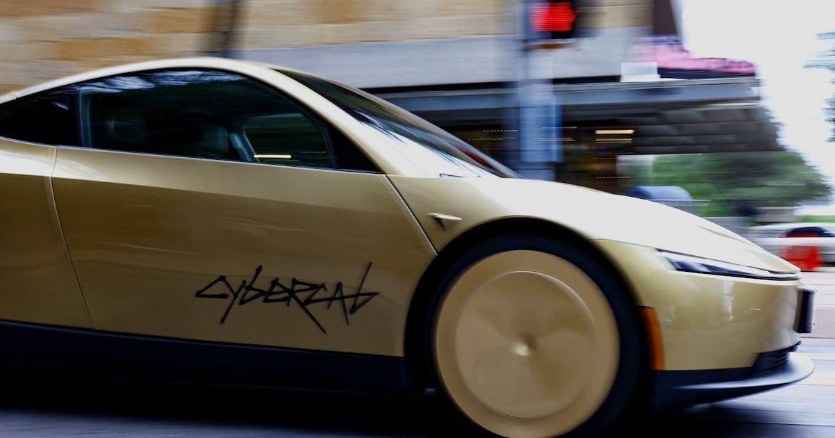 La NHTSA pone bajo la lupa la declaración de seguridad del Cybercab de Tesla