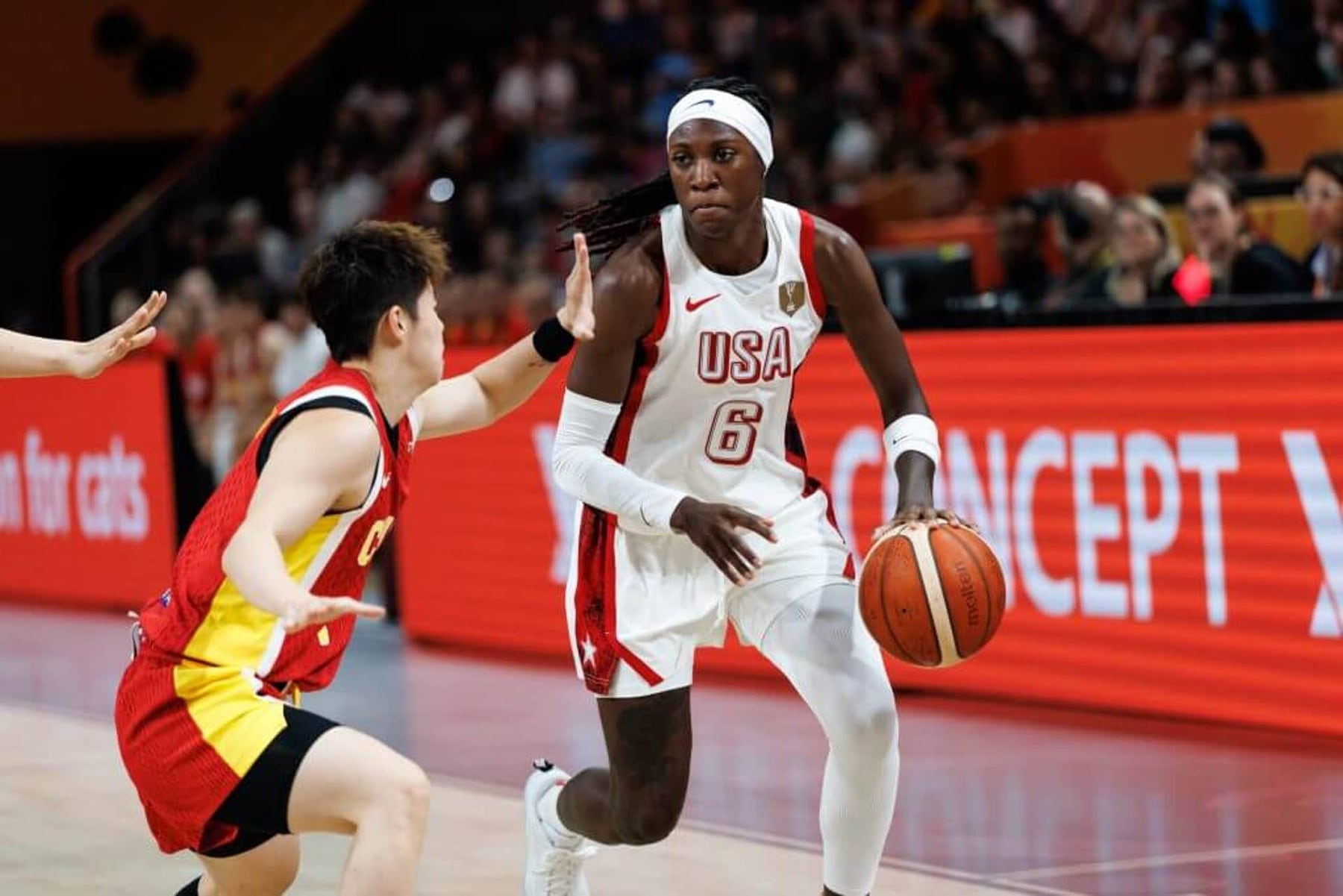 Italia masticó la bronca: cayó ante Estados Unidos 55-52 en un final con aroma a conspiración