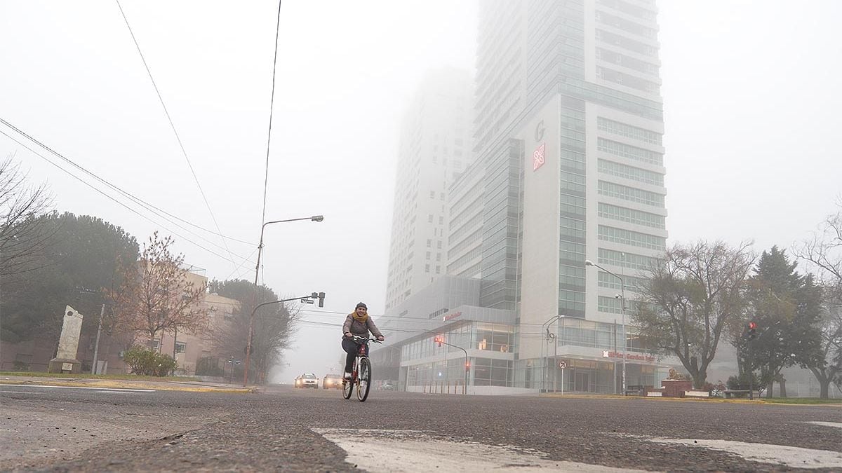 Seis jornadas de aire deteriorado en Neuquén durante agosto, según un relevamiento de la UNCo y Clean Air Data