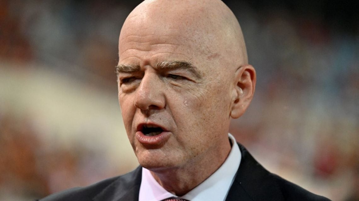 Francia le soltó la mano a Infantino y encendió la mecha en la FIFA