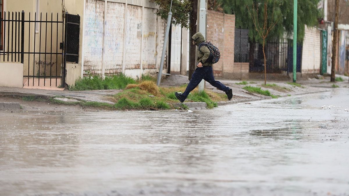 Neuquén bajo alerta meteorológica: nevadas intensas en cordillera y meseta, con lluvias en la Confluencia y el Alto Valle