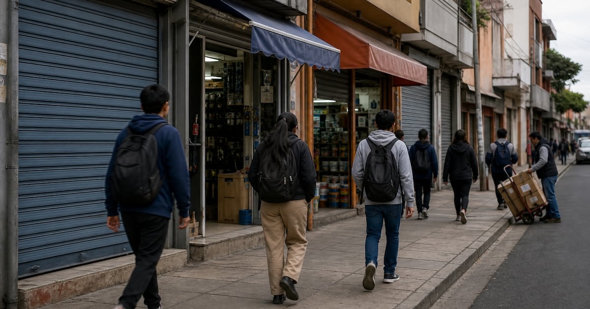 El empleo registrado perdió más de 354.000 puestos desde noviembre de 2023 y la industria acumula veinte meses en caída