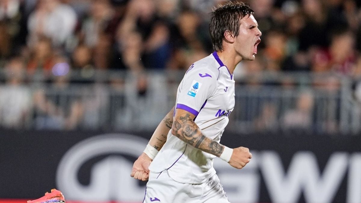 Mastantuono se sacó la espina con un hat-trick y la Fiorentina respiró en Venecia