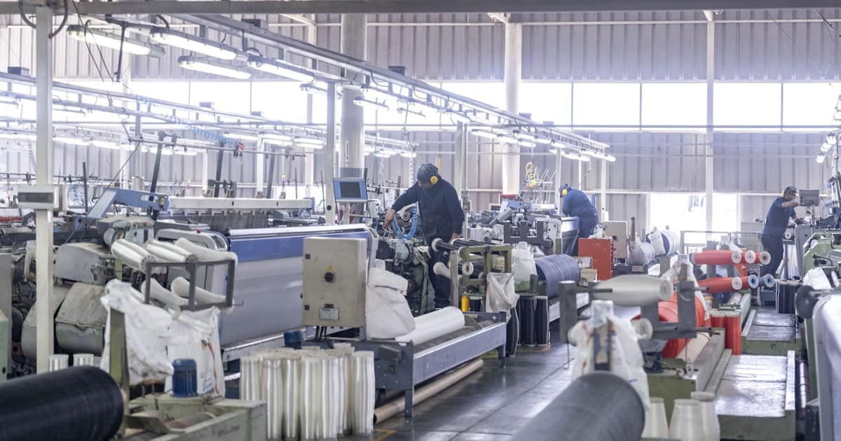 La industria pyme acumula dos años de destrucción de empleo y busca sobrevivir con menos turnos