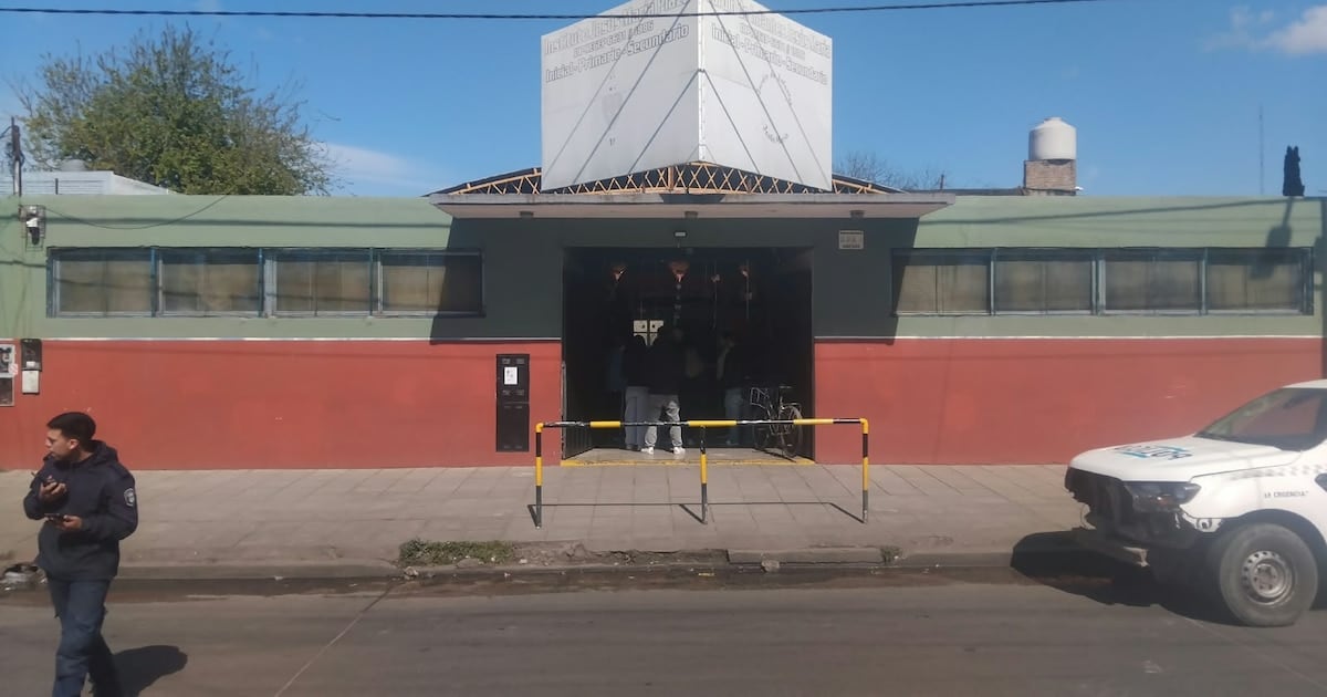 Un alumno de 15 años llevó un revólver a una escuela de La Matanza y se disparó dentro de la mochila