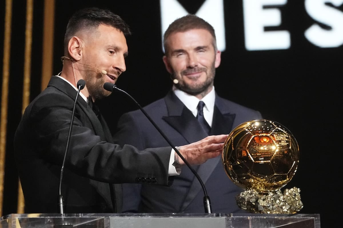Messi llegó a 48 títulos y los rivales miran de reojo: el Balón de Oro espera en Londres