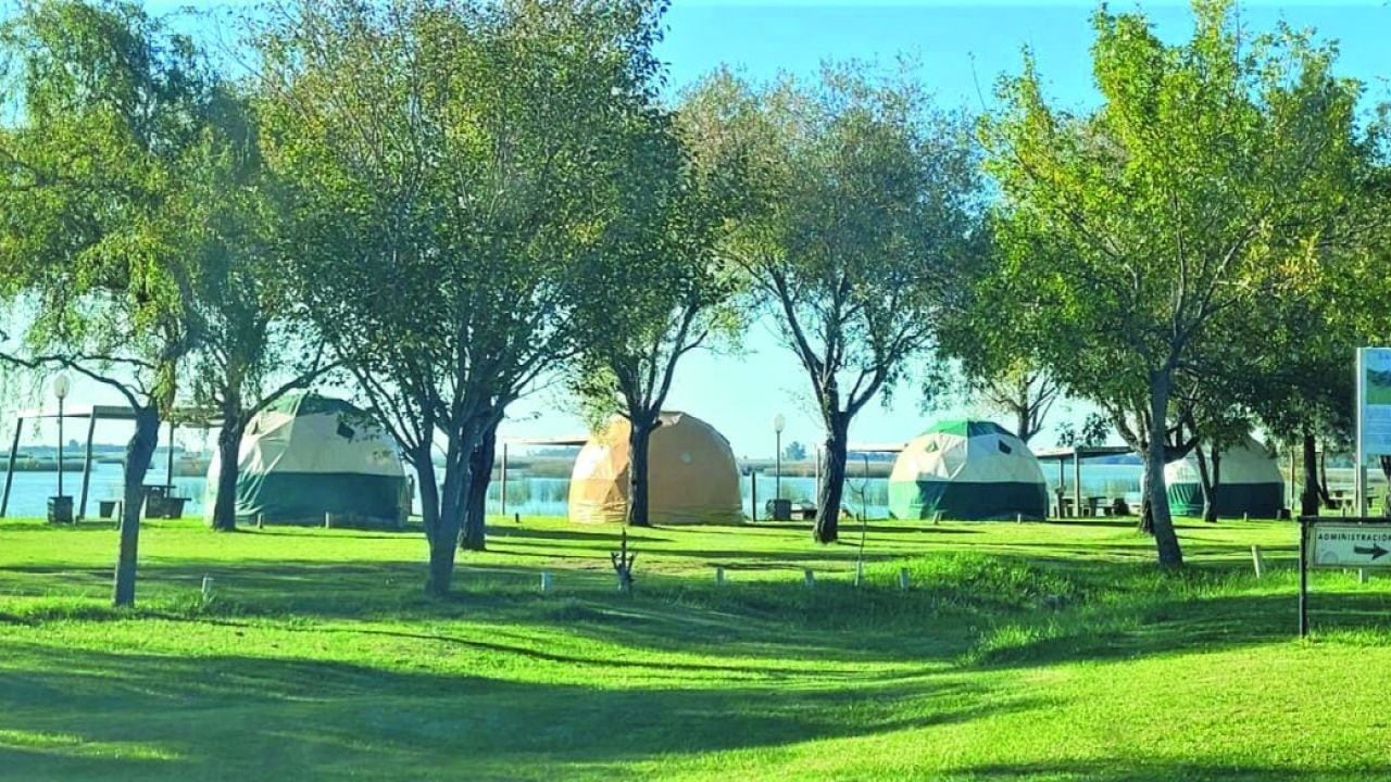 Cinco glampings en Buenos Aires para dormir entre sierras, lagunas y playa sin resignar comodidad