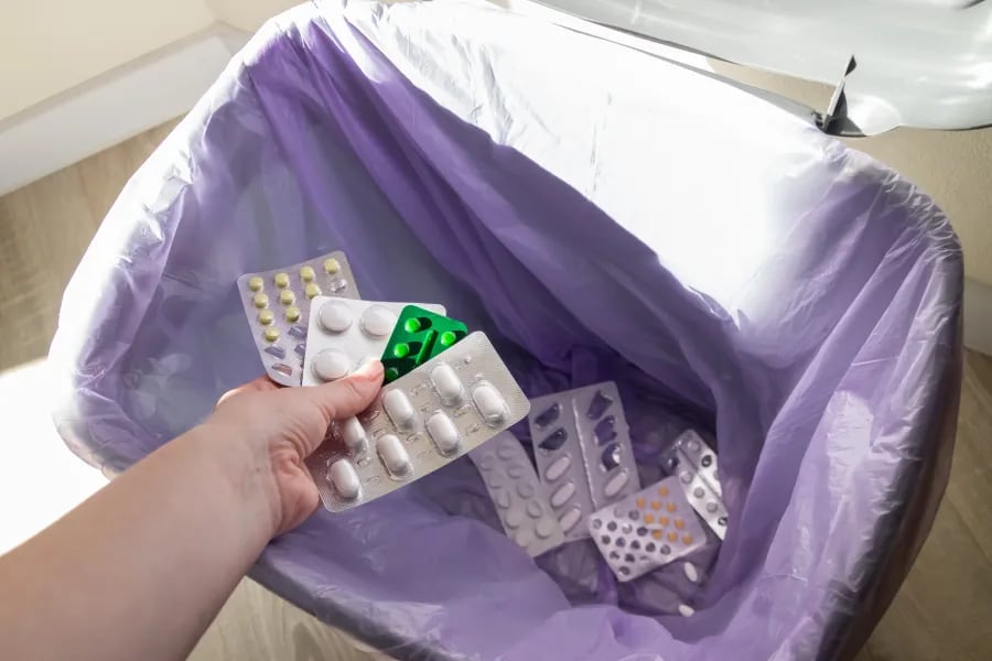 Medicamentos vencidos en la calle: Neuquén reactiva la discusión sobre el descarte seguro en farmacias
