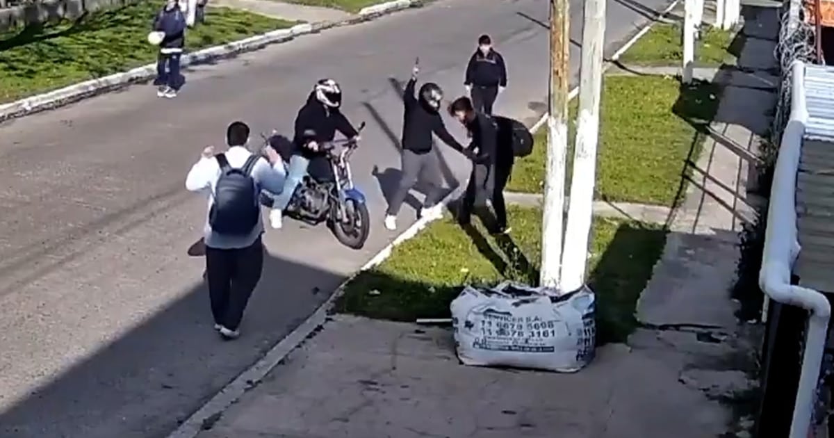 La Matanza: un fiscal busca a dos motochorros que asaltaron a alumnos con autismo en González Catán