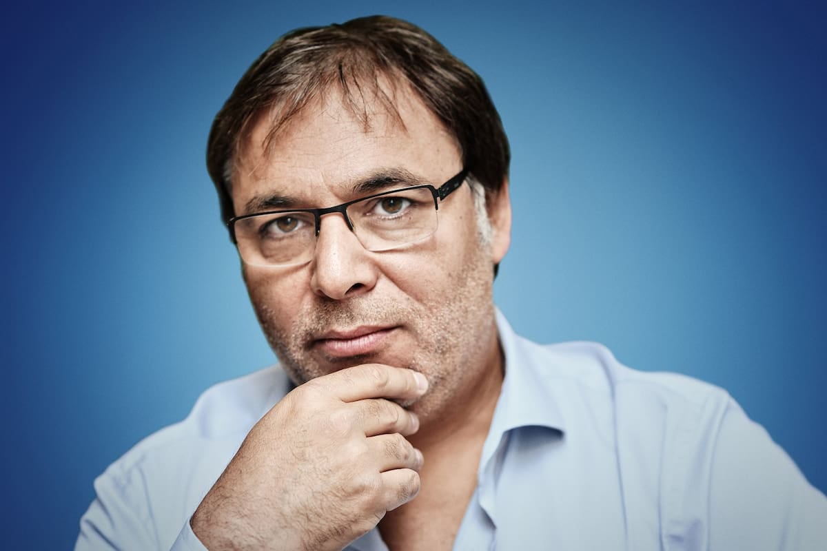 Gabriel Rolón advirtió sobre el riesgo de vivir entre recuerdos editados y metas siempre postergadas