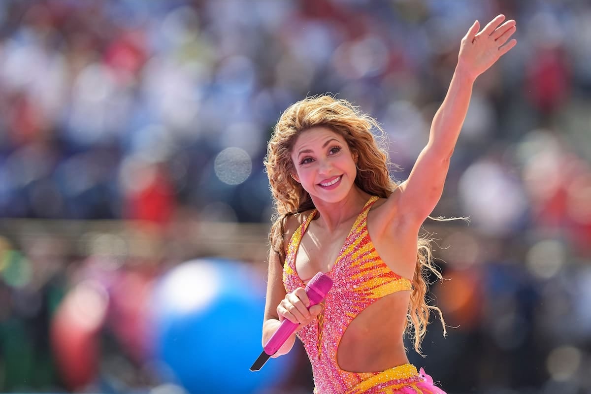 Diez años después, un colegio de Cartagena que Shakira hizo levantar piedra por piedra sigue recibiendo pibes del barrio