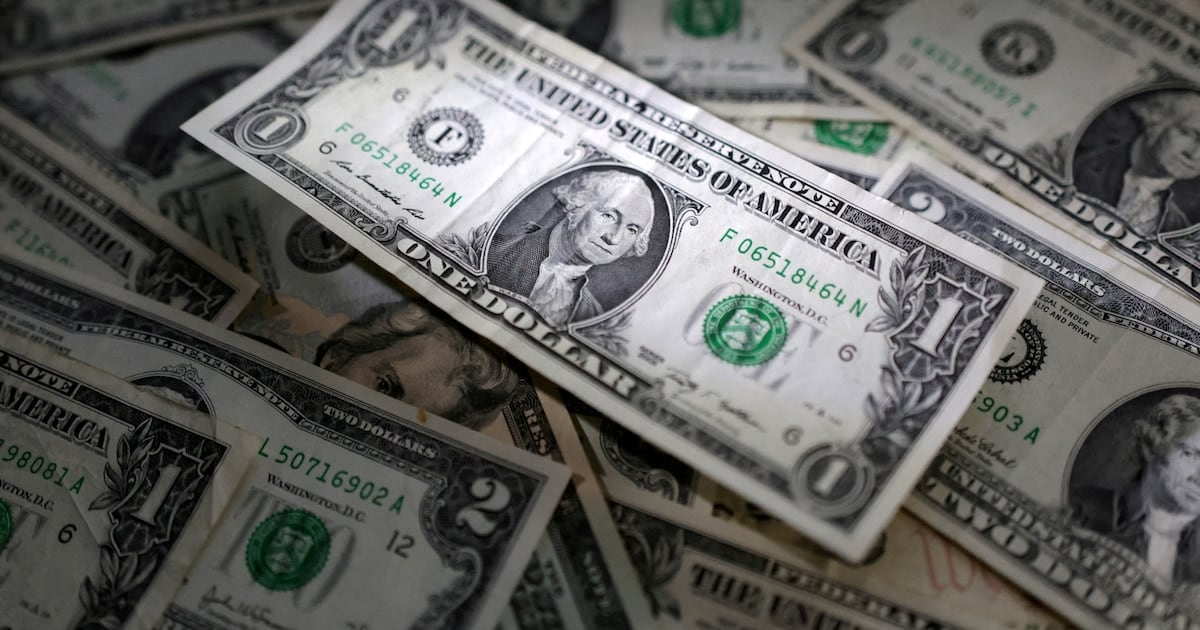 El billete verde cedió cinco pesos en cinco ruedas y el Banco Nación lo ofreció a 1.540