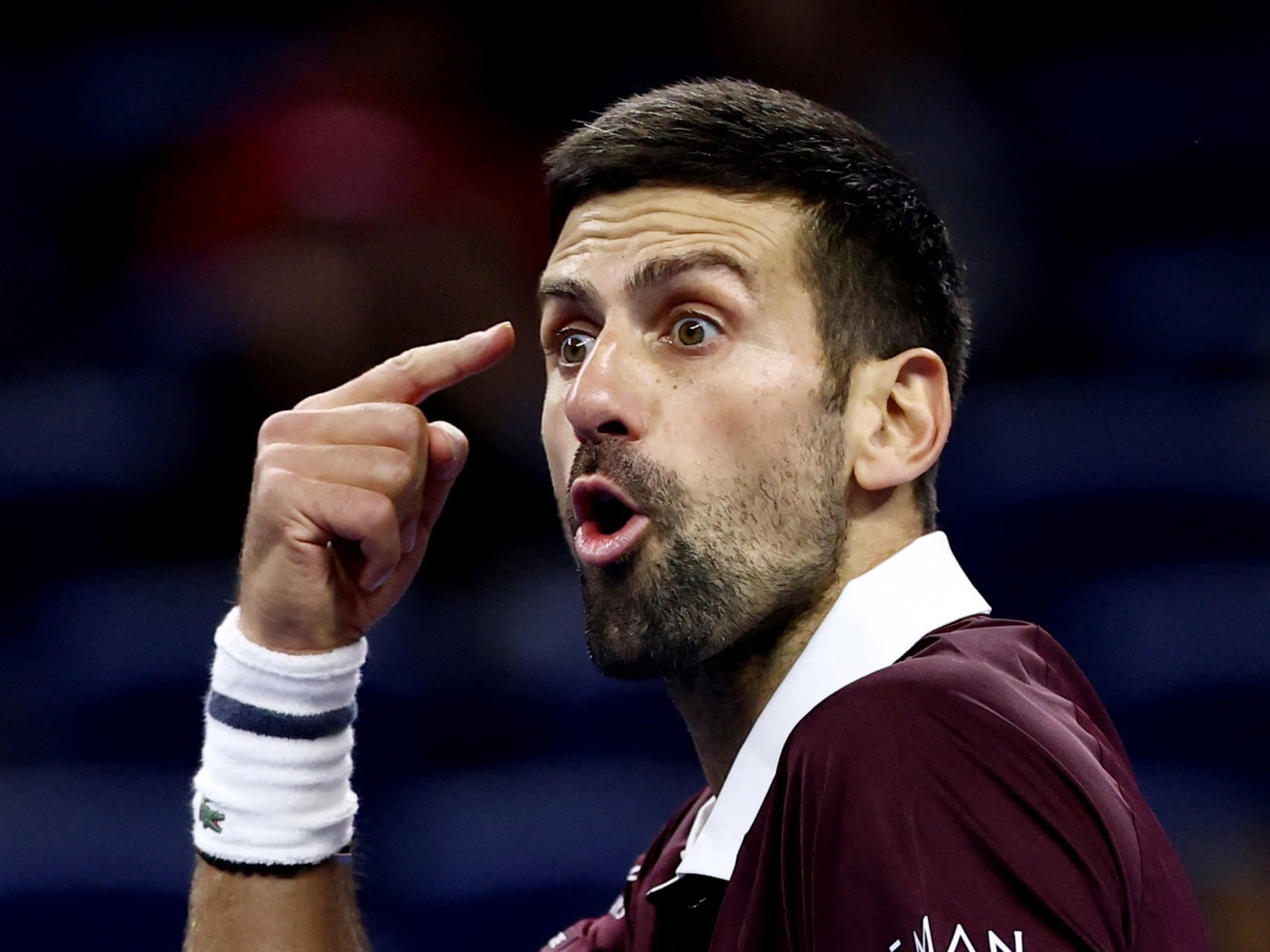 Nole se enojó, ganó igual y va por Medvedev en semis de Pekín
