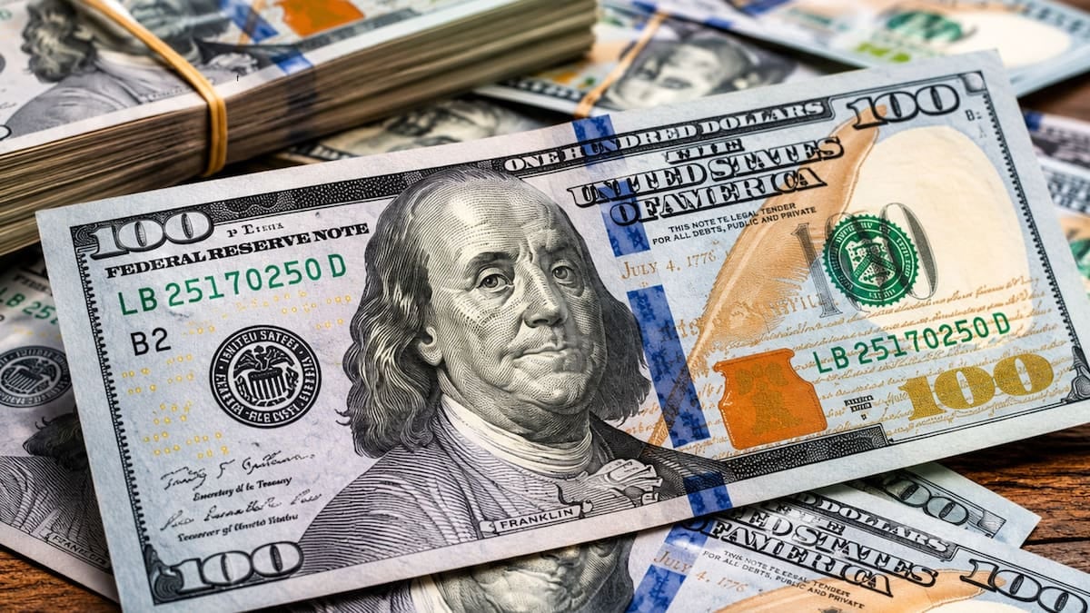 El dólar oficial cerró en $1540 para la venta en el Banco Nación y abre la semana sin una referencia comparable