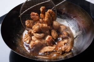 Pollo al limón, el clásico de la cocina china que podés resolver en casa con dos mezclas y una salsa express
