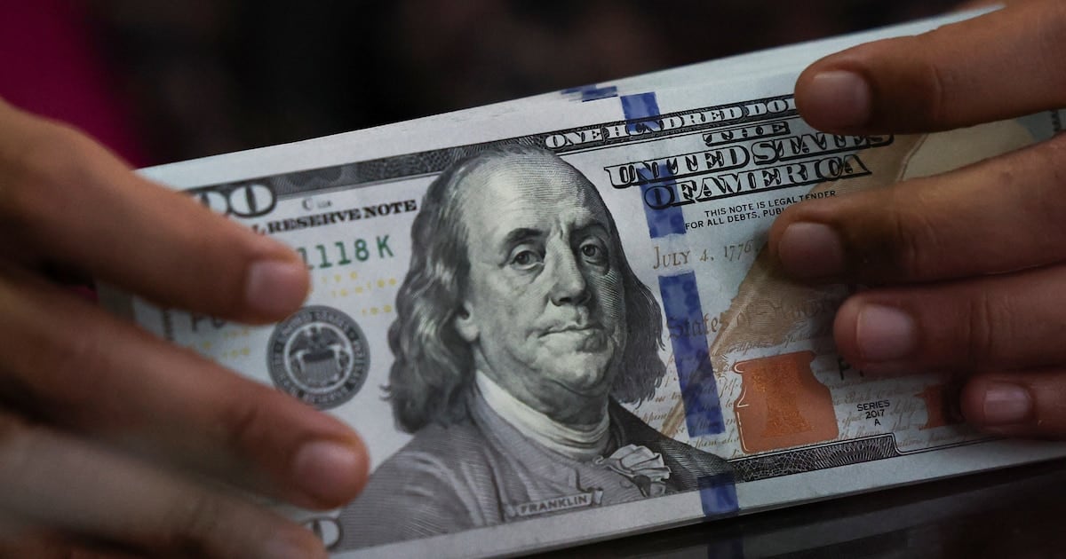 Cotizaciones del dólar terminaron mixtas: el oficial se mantuvo en $1.540 y el blue avanzó a $1.550