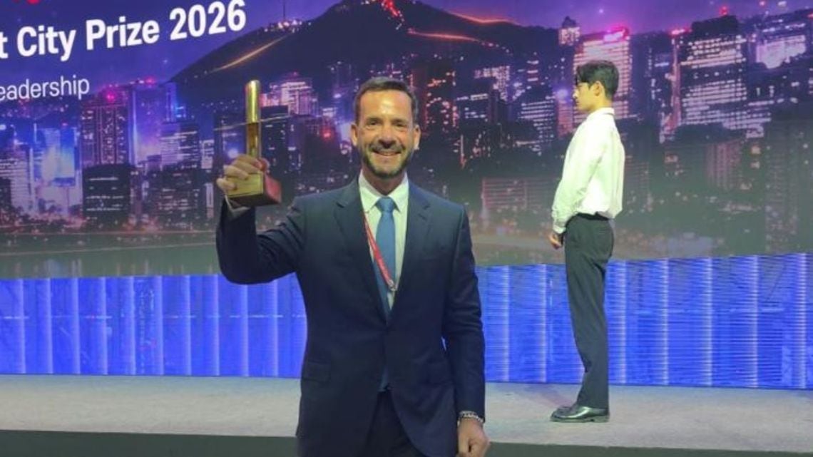 Escobar lleva la inteligencia artificial al mostrador municipal y se lleva un premio en Seúl