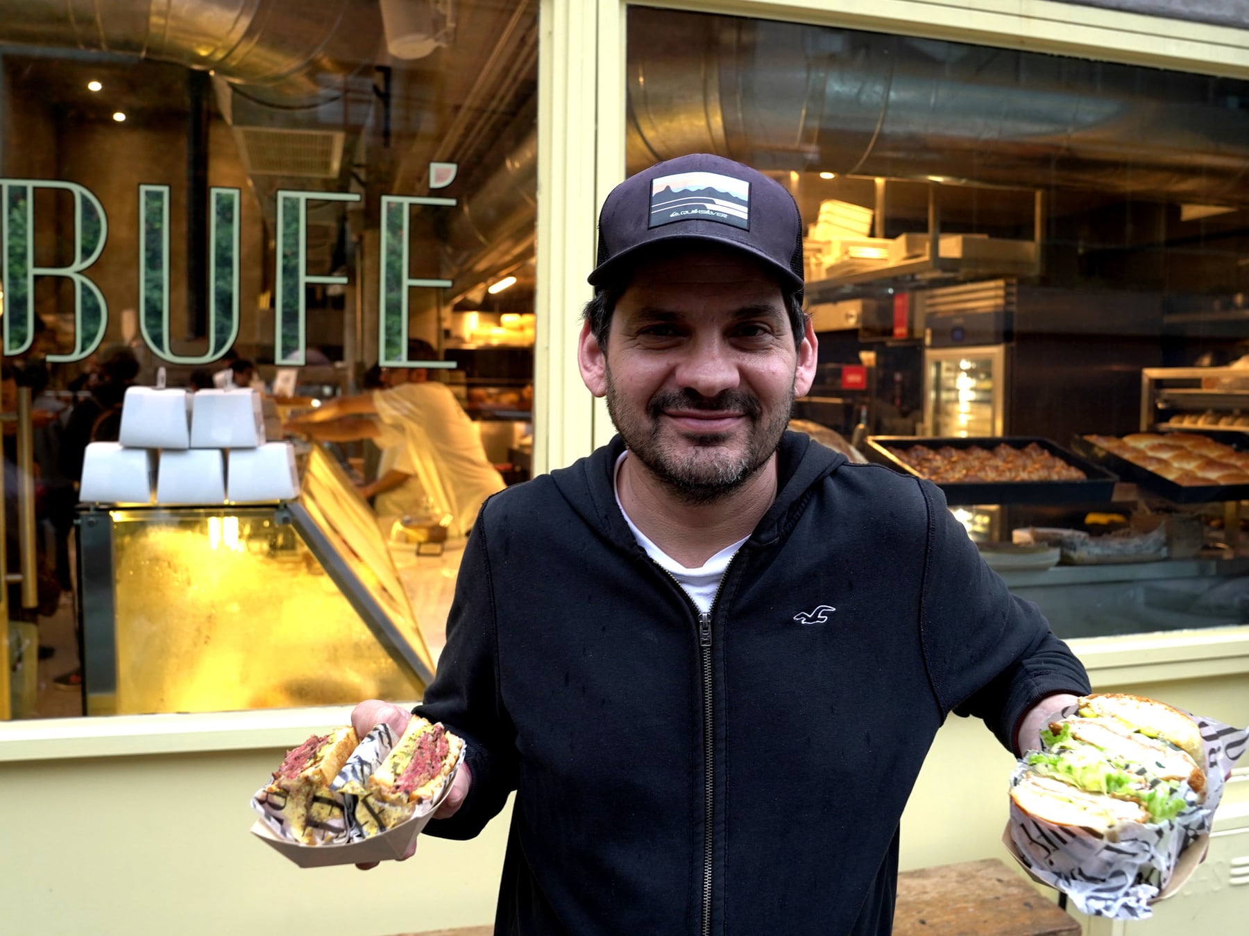 Un pasaje escondido de Núñez reúne pastas frescas, chacinados propios y sándwiches que hacen fila en la vereda