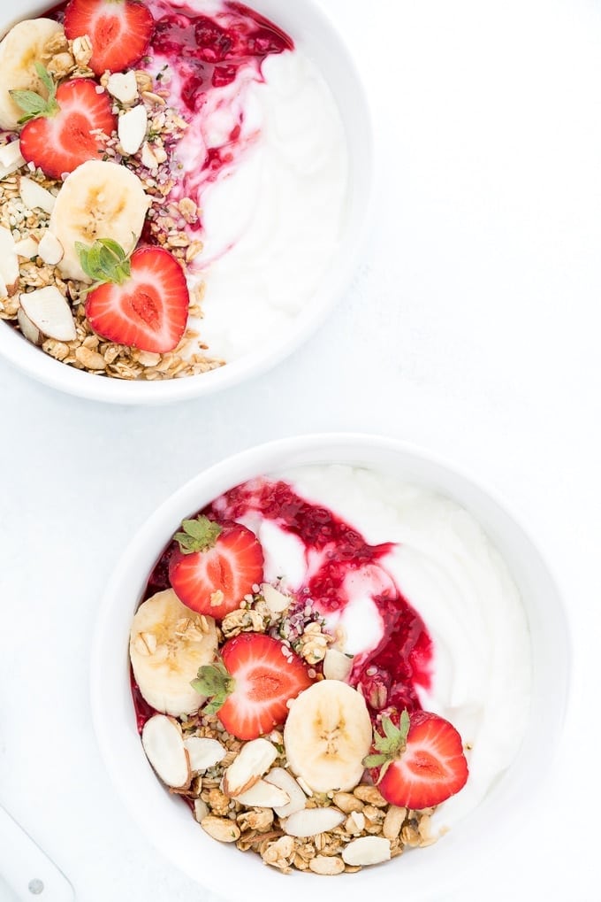 Yogur griego natural y salud del hígado: por qué un solo alimento no alcanza para tratar el hígado graso