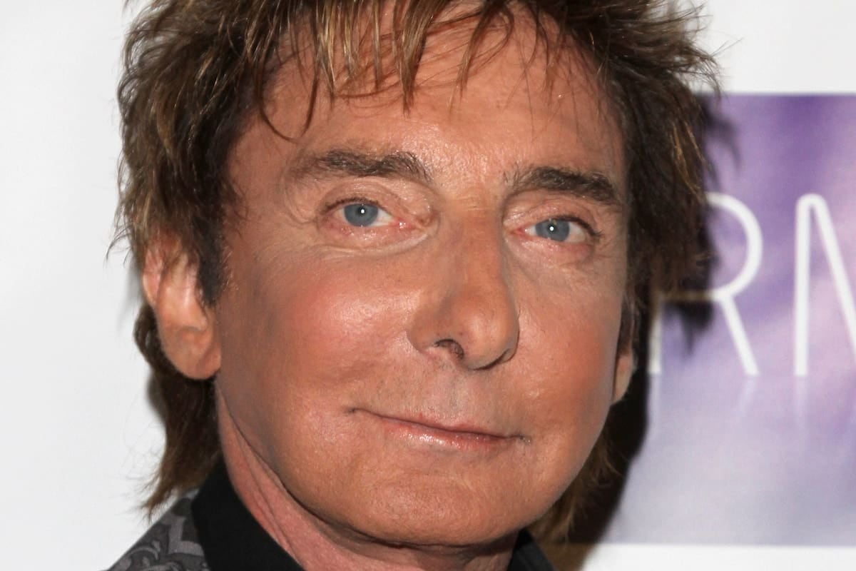 Barry Manilow frenó su show en Las Vegas por una bronquitis y volvió a quedar afuera del escenario que lo vio volver