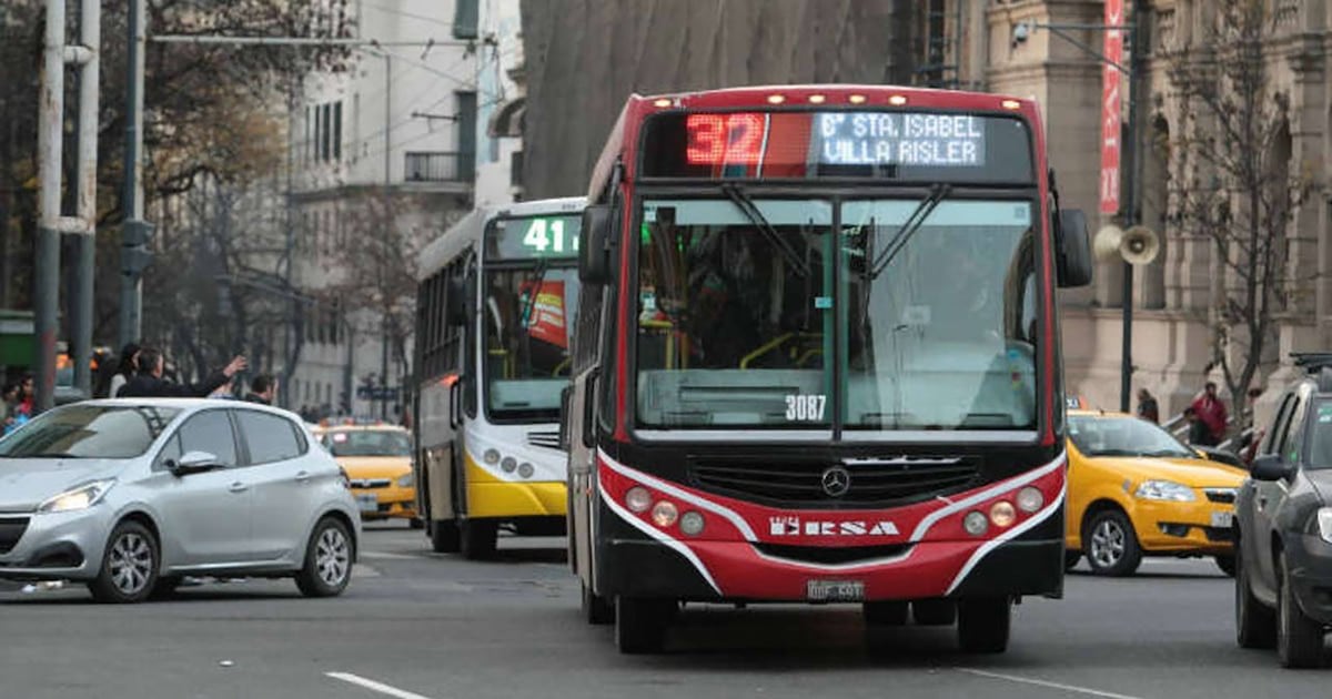 Tarifas urbanas de colectivo: la brecha entre ciudades alcanza los 2.400 pesos por pasaje y se profundiza la retracción de la demanda en el AMBA