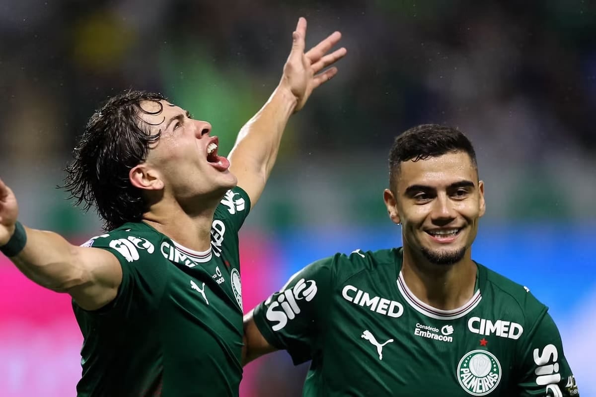 Palmeiras le pasó por encima a un Corinthians que ya se agarra del arco y nombra a Seedorf como bombero