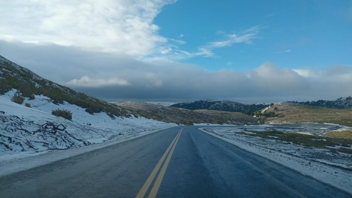 Cordillera neuquina: ambos pasos hacia Chile permanecen habilitados, aunque con calzada húmeda y cadenas obligatorias