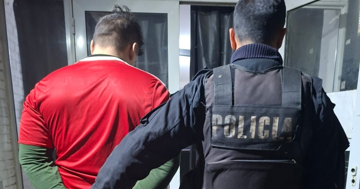 Detienen a un ex policía exonerado por el crimen de una joven hallada envuelta en una frazada en una pensión de Rosario