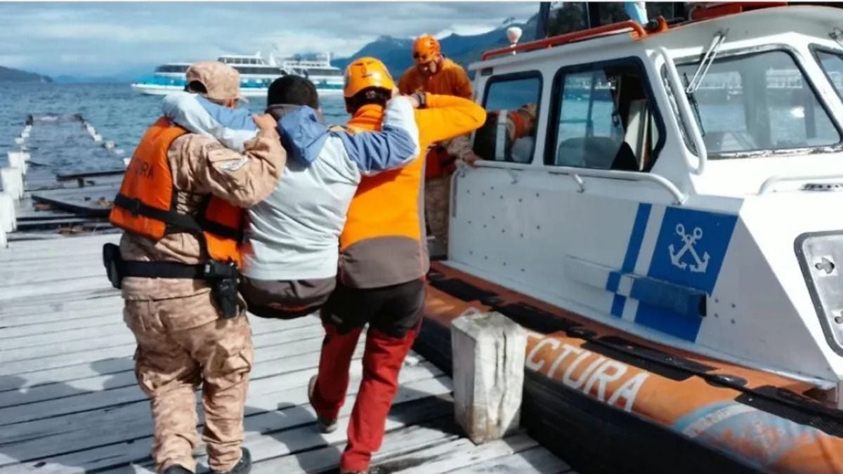 Un tobillo en el camino: evacuaron a un turista a la altura del kilómetro 10 del sendero al Bosque de los Arrayanes