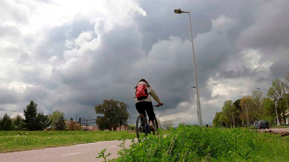 Neuquén atraviesa una semana con cielo cubierto y un fin de semana bajo alerta por tormentas
