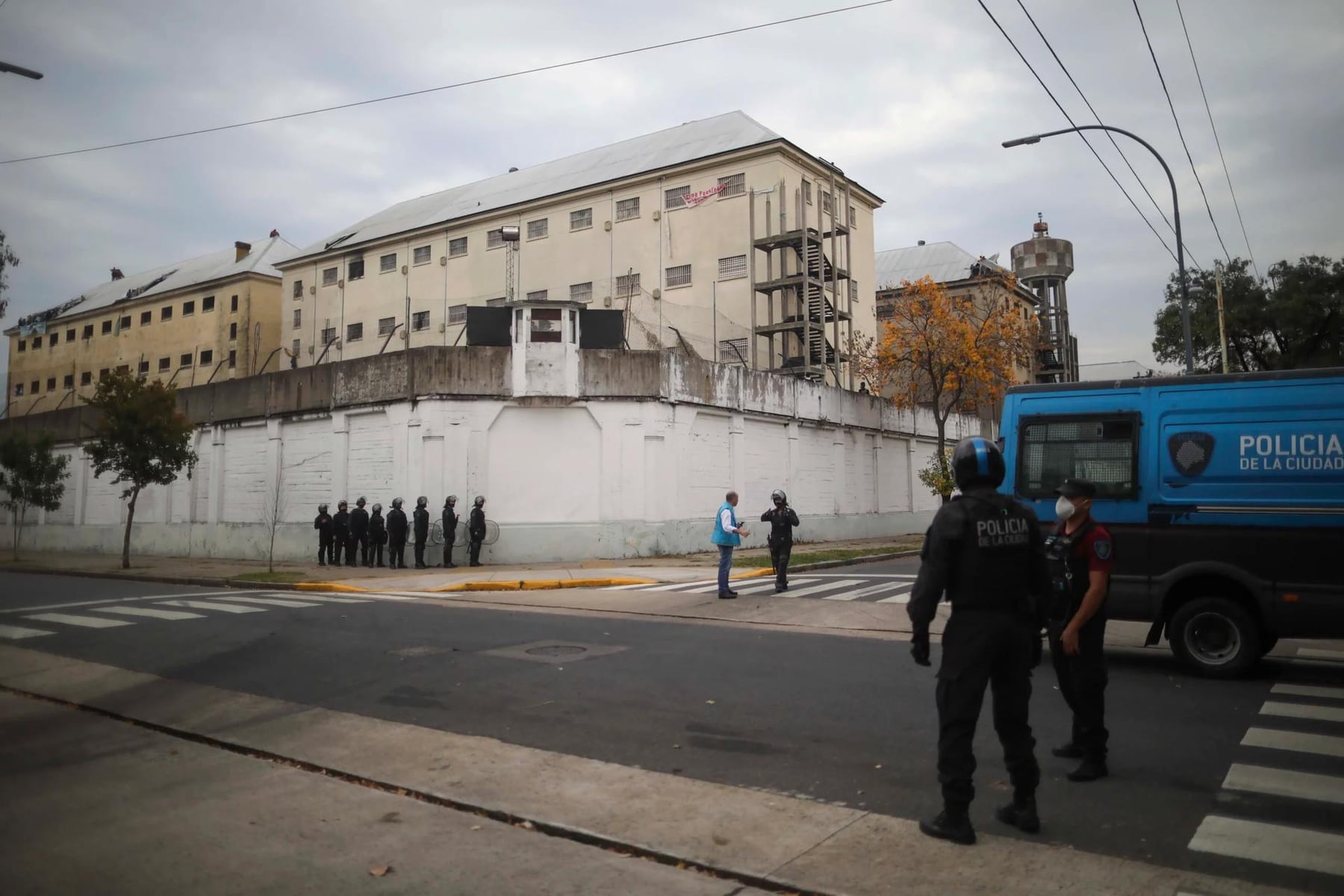 Traslados masivos desde Devoto: ya movilizaron al 60% de la población carcelaria hacia Marcos Paz