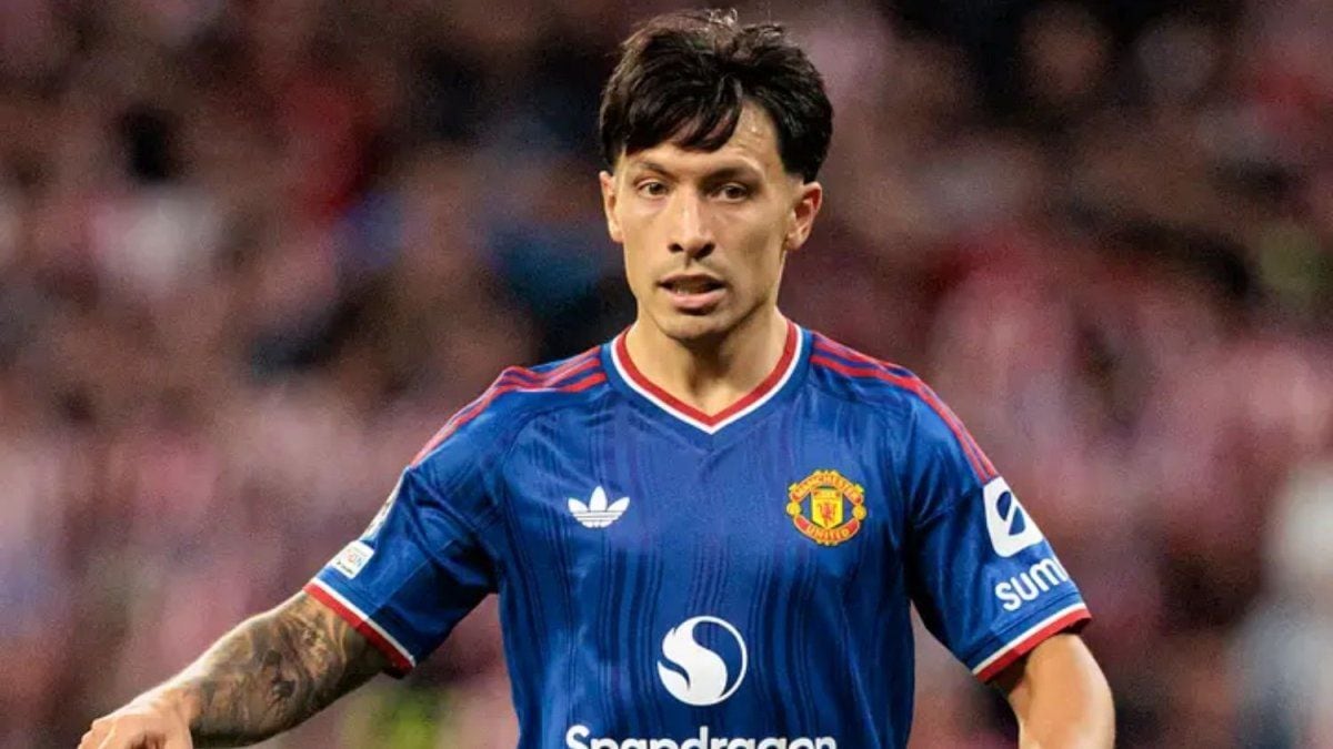 Licha Martínez levantó la voz en el United y Wayne Rooney le bajó el pulgar