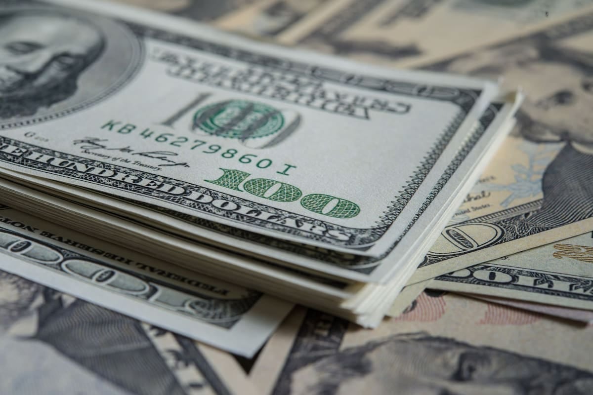 El dólar mayorista cerró en $1.512,50 y se mantiene a casi un 28% del techo de la banda, que en noviembre llegará a los $1.989