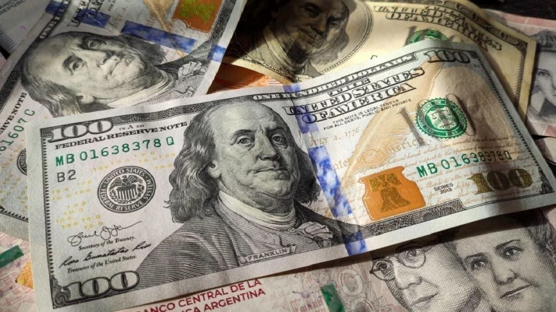El blue cedió cinco pesos y cerró en 1.545: la pizarra completa de las cotizaciones del día