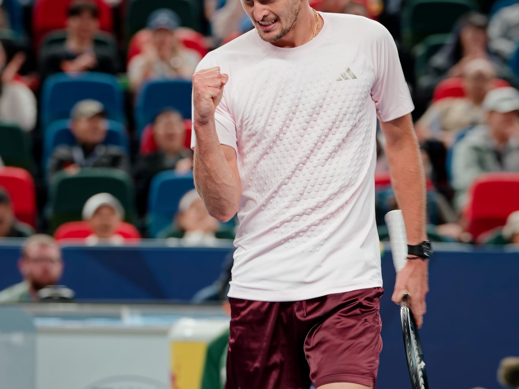 Zverev pasó a De Miñaur como Pedro por su casa y ya está en semis en Shanghái