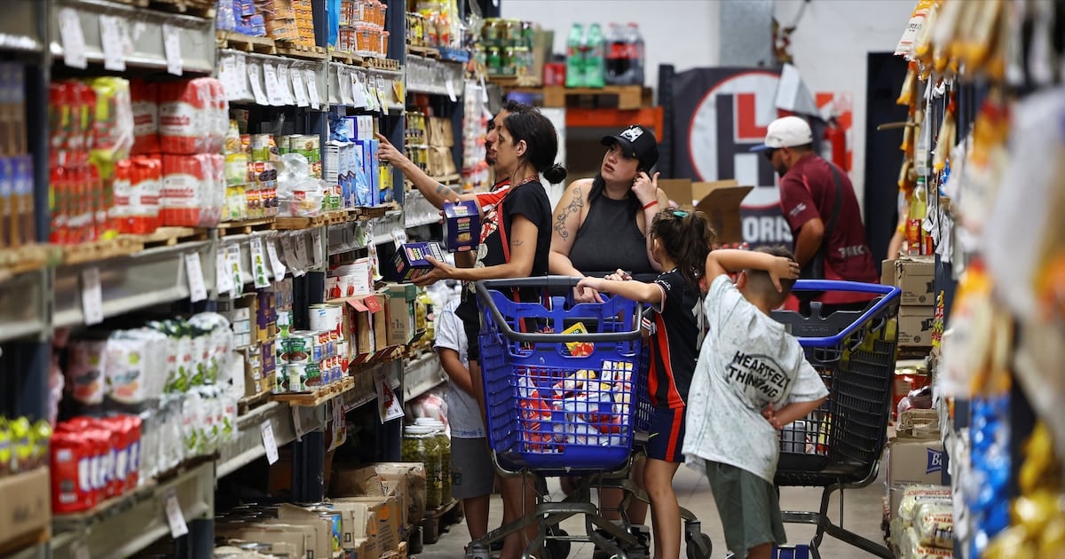 La inflación mensual se empantana entre 1,6% y 1,8% y los especialistas anticipan un zigzag que se extenderá hasta 2027