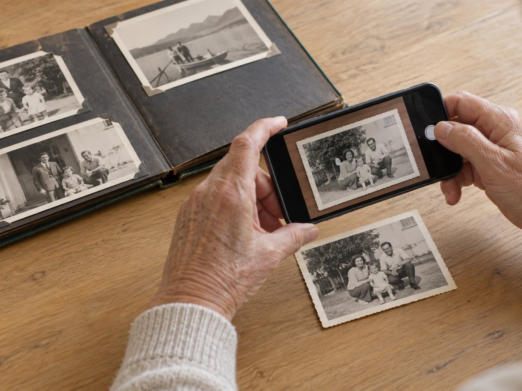 Del álbum al teléfono: cómo pasar las fotos de papel a un archivo digital sin perder calidad ni recuerdos