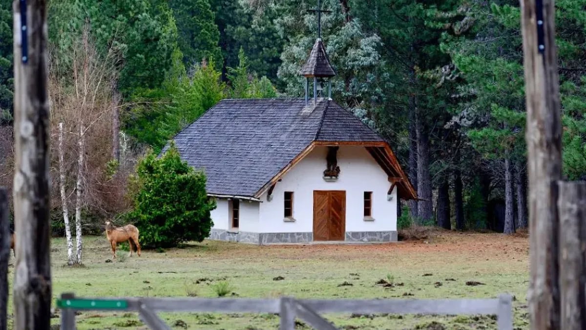 La Capilla San Jorge de Meliquina, una huella alpina entre lengas y coihues de la Patagonia
