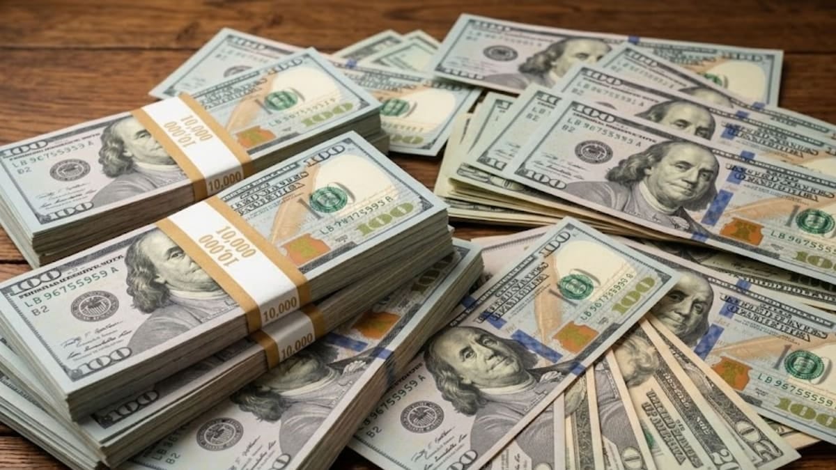 El arranque de semana dejó al blue a $1.555 y al oficial a $1.535, con una brecha que se redujo a veinte pesos