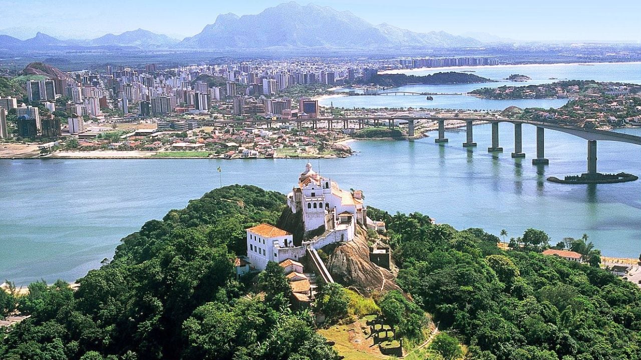 Espírito Santo, la franja tranquila del litoral brasileño que se come entre sierras y oleaje calmo