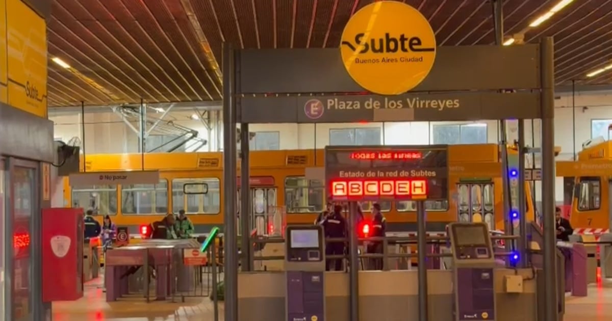 Dos delegados del subte quedaron detenidos y las seis líneas y el Premetro quedaron paralizados durante toda la jornada