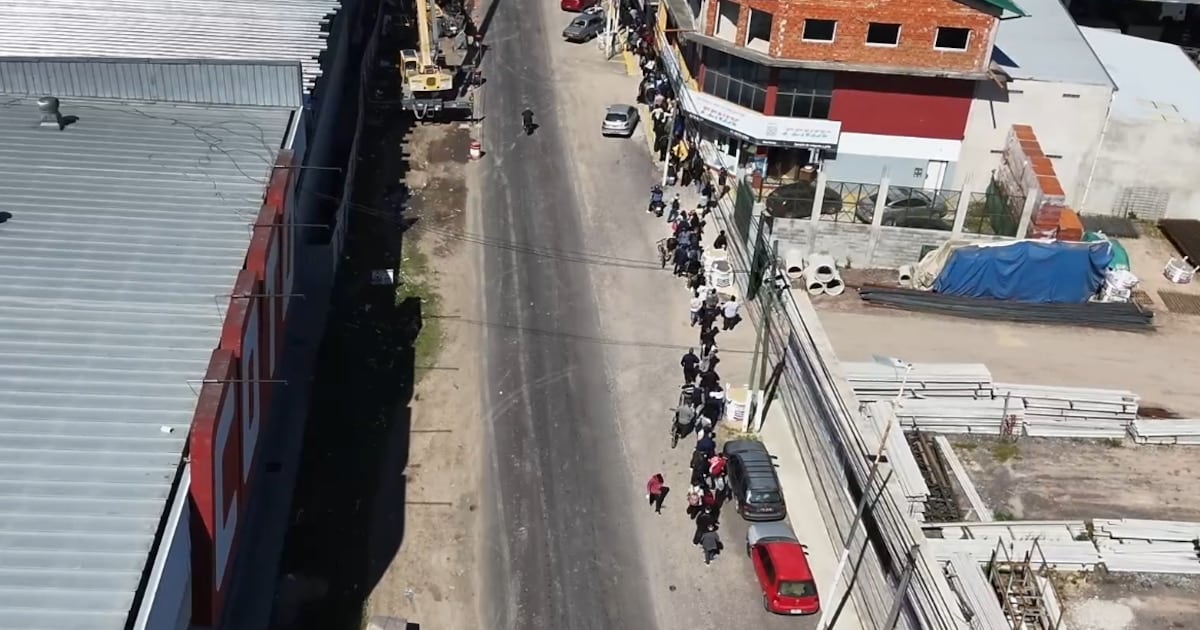 Una convocatoria para 40 vacantes en Ezeiza reunió más de diez cuadras de postulantes antes de las ocho de la mañana