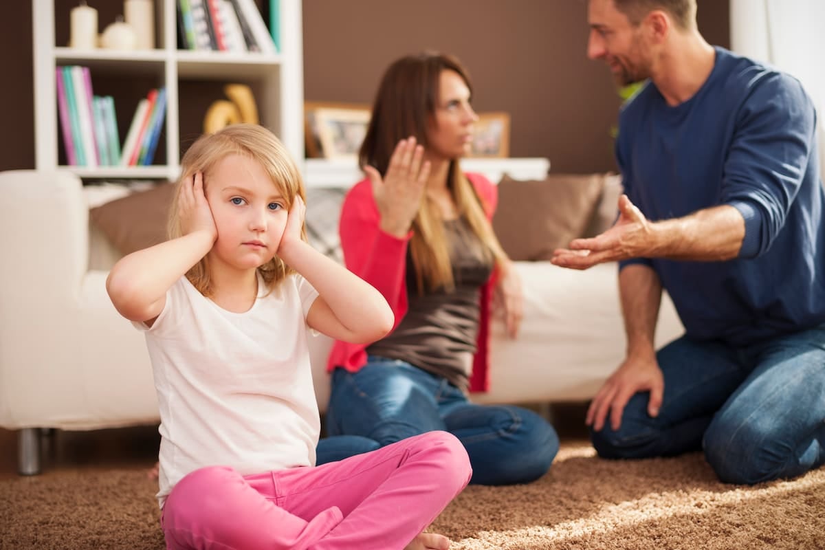 La vigilancia aprendida en la infancia y sus efectos en la vida adulta