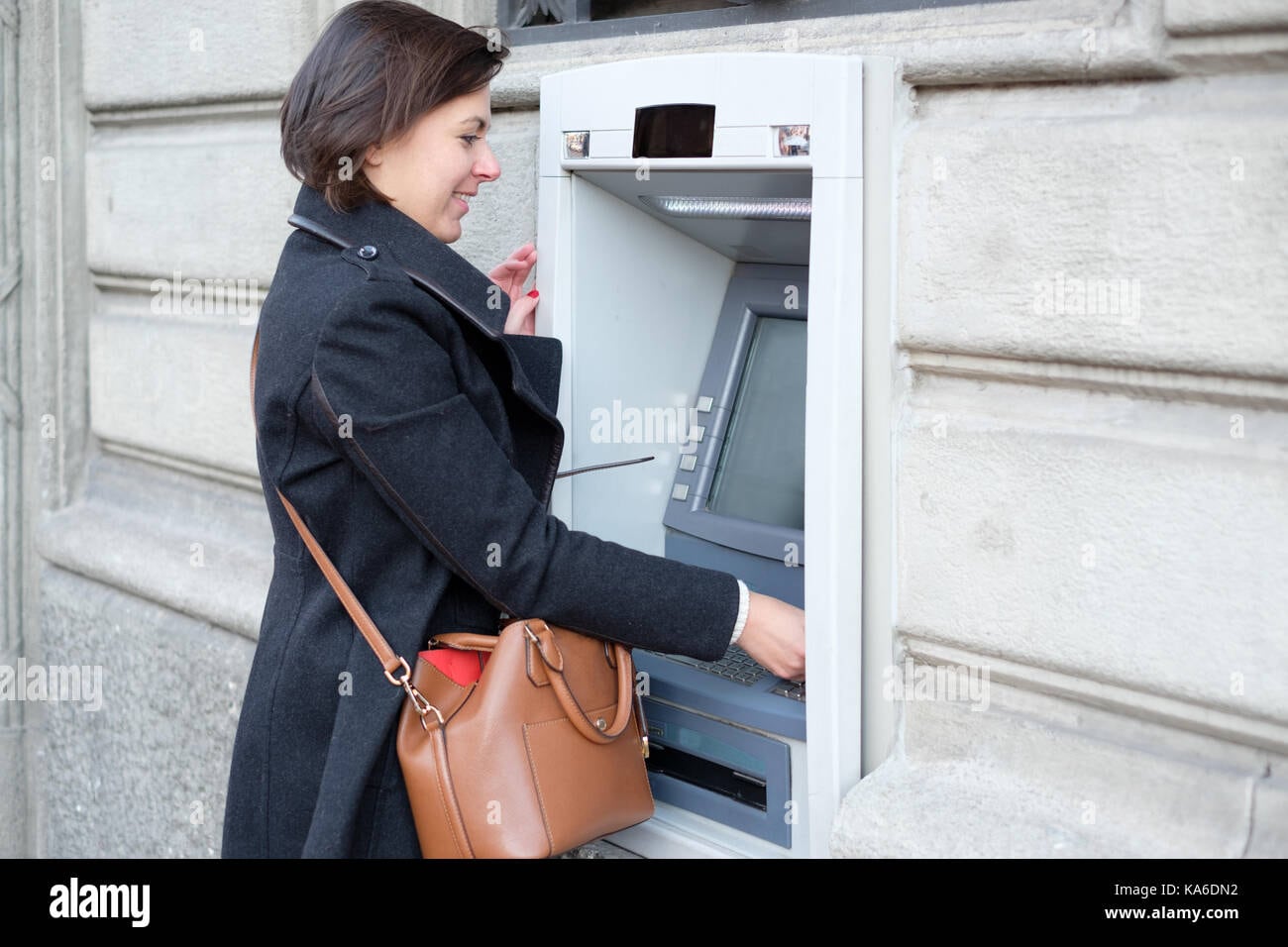 ANSES activa el pago de jubilaciones altas, embarazo y desempleo este viernes